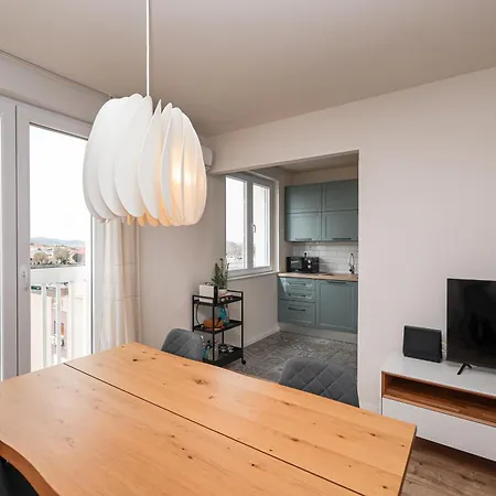 Brand New Apt In City Center+ Free Street Parking Apartment *