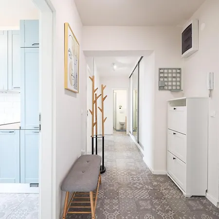 Brand New Apt In City Center+ Free Street Parking Apartment *