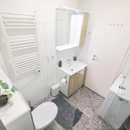 Apartment Brand New Apt In City Center+ Free Street Parking